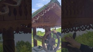 Под тенью навеса на выступе гладком сидел у колрдца Христос.