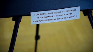 В драмтеатре прошла выставка в честь родителей особенных детей