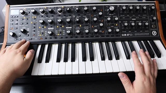Moog Sub 37 - Обзор аналогового синтезатора смотреть онлайн