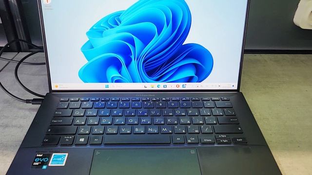 💻 Ноутбук ASUS Expert Book (B9400CEA-KC0308R) смотреть онлайн