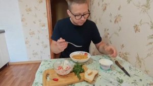 Корейский рамен плюс вкусный салат и зелень. Мукбанг очень вкусно