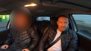 Пассажир хотел развести таксиста на поездку / духи вместо денег