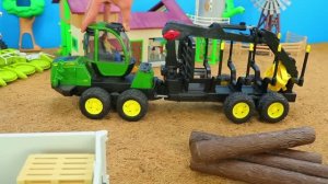 Трактор убирает брёвна с дороги! 🚜И другие детские игрушки😍 Видео детям
