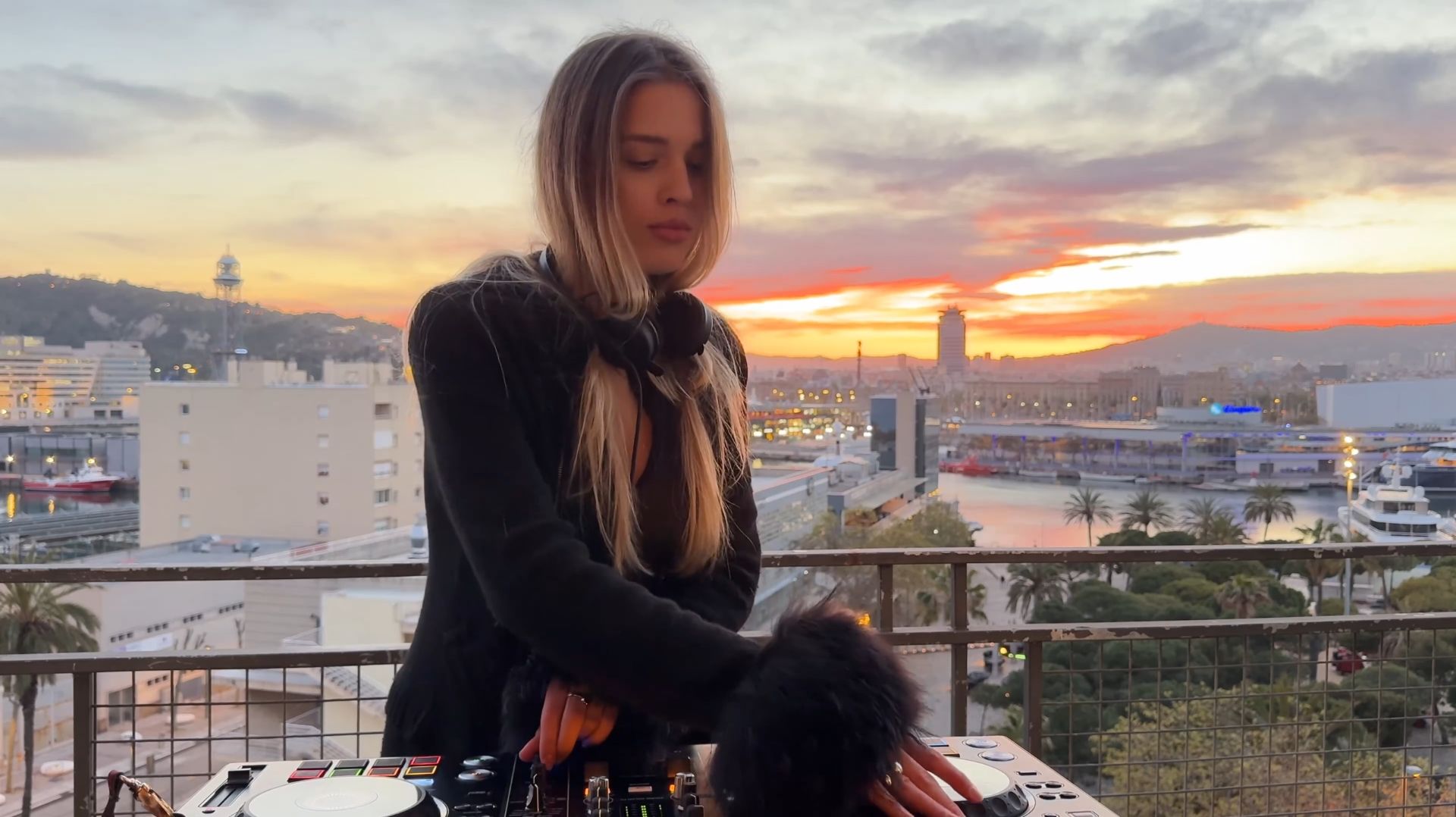 KRISTINA PI Sunset set tech house смотреть онлайн