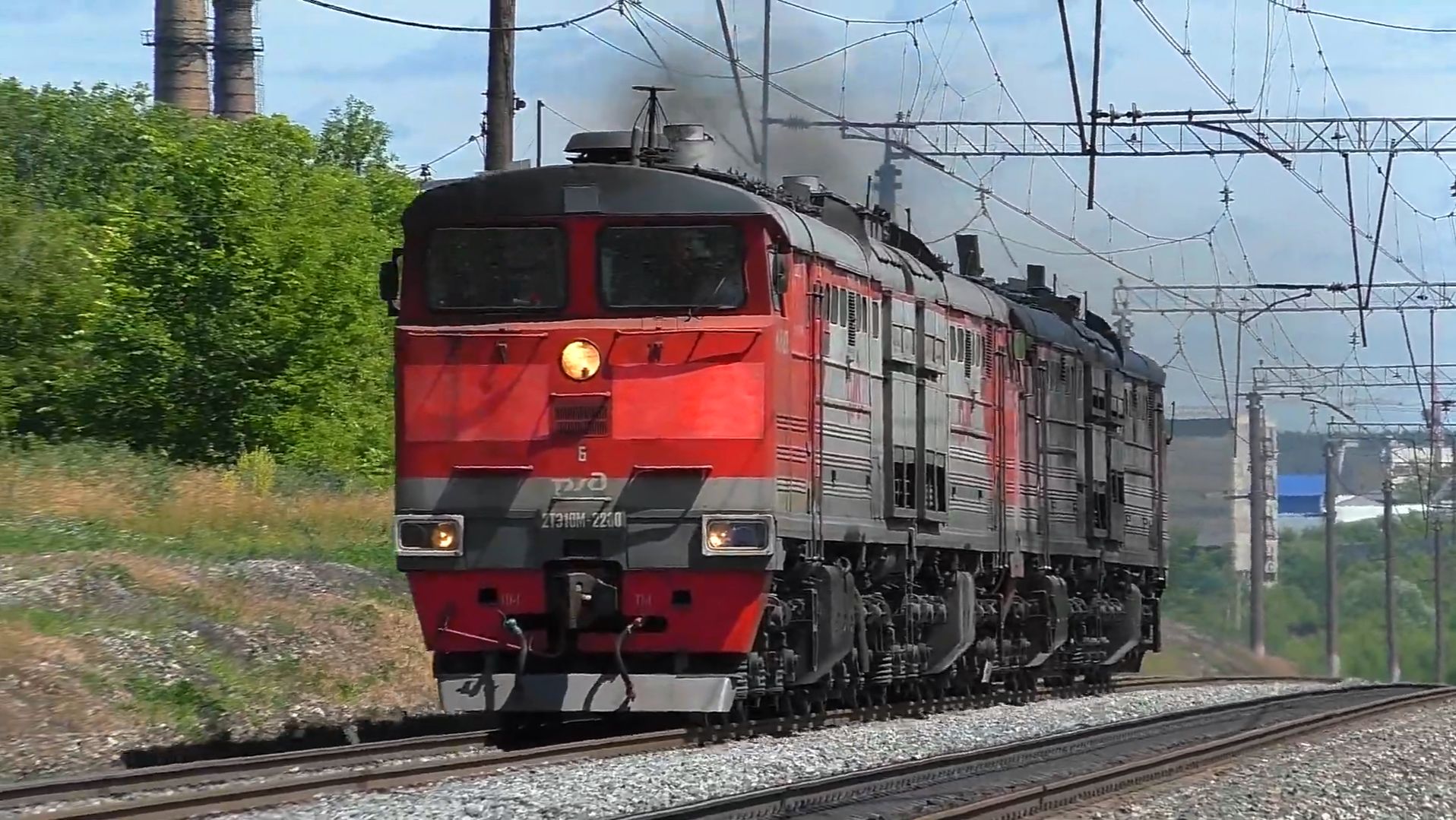 "Два товарища". 2ТЭ10М-2230/2536 следуют по перегону Кузнецк - Сюзюм смотреть онлайн