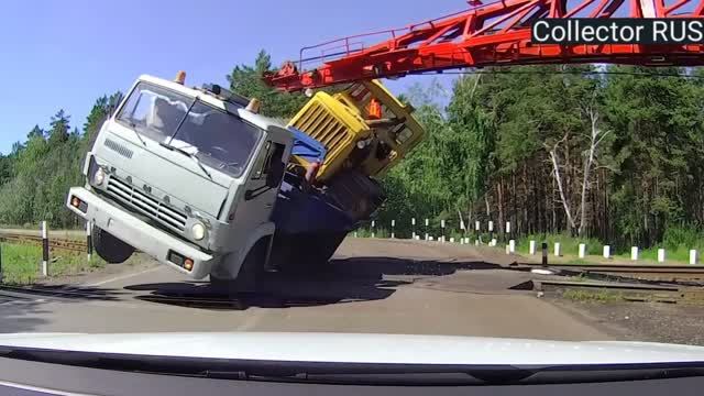 Нелепые ошибки водителей 🤯 смотреть онлайн
