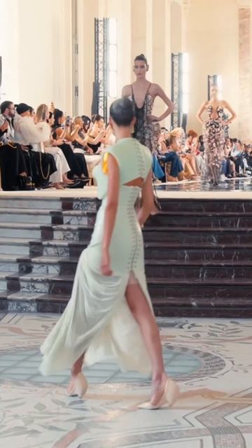 Неделю высокой моды в Париже открыл показ Schiaparelli — полный репортаж с показа на focusmoda.ru