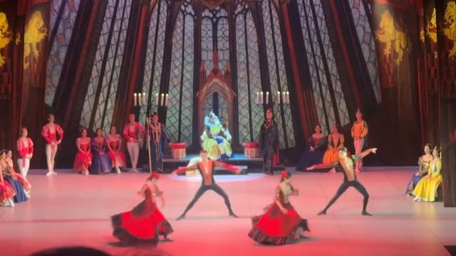 Испанский танец (отрывок) из балета "Лебединое озеро" смотреть онлайн