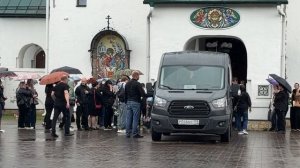 Прощание с Миланой: в Колпино проводили в последний путь 12-летнюю школьницу, убитую в СНТ