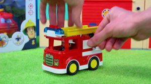Пожарный мотоцикл и машины спешат на помощь! 🏍️🚒 Игрушки для детей