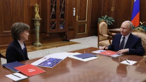 Владимир Путин с генеральным директором Российского экспортного центра, Кремль, 7 июля 2026 года