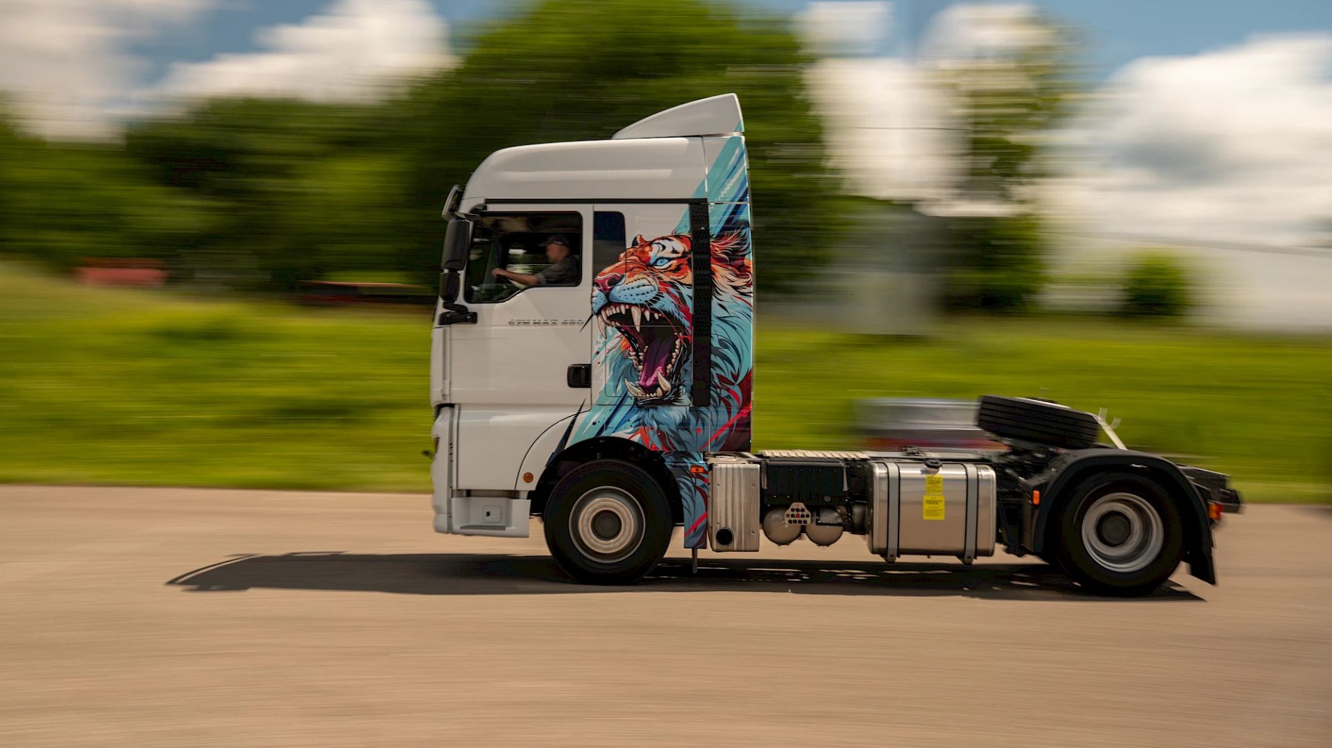 Гул моторов блеск хрома и море улыбок: SITRAK ярко выступил на Truck Day 2026!