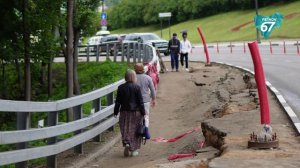 В Смоленске устраняют последствия просадки тротуара на Большой Советской
