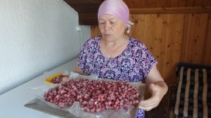 Жизнь в деревне 🏡 // выпечка // собираю смородину // наблюдаю за ними 😄