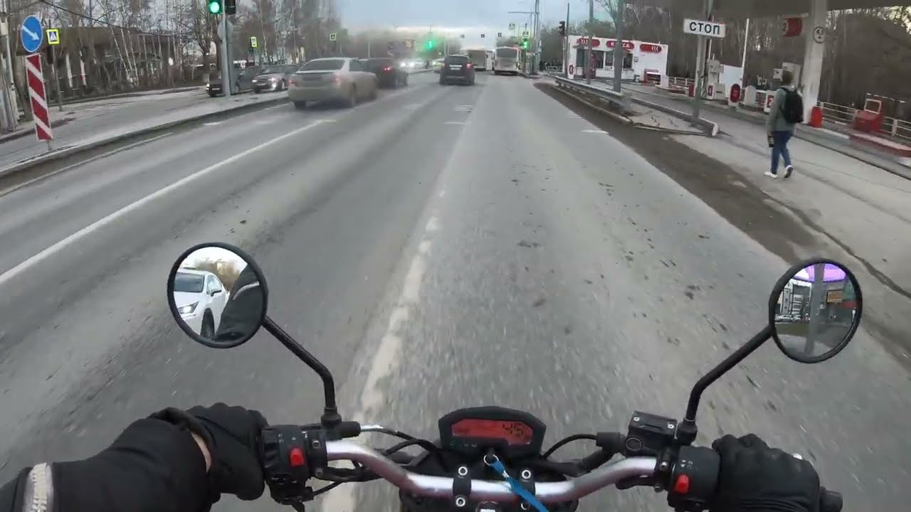 Мопед JT50 двигаюсь по городу смотреть онлайн