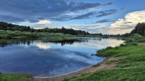 Вышла вечером в парк. Ну и погодка, дождь был 5 раз, и 5 раз солнце. Прохладно