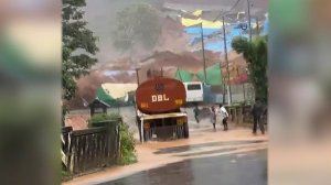 В Индии три человека погибли и девять пострадали из-за мощного оползня.