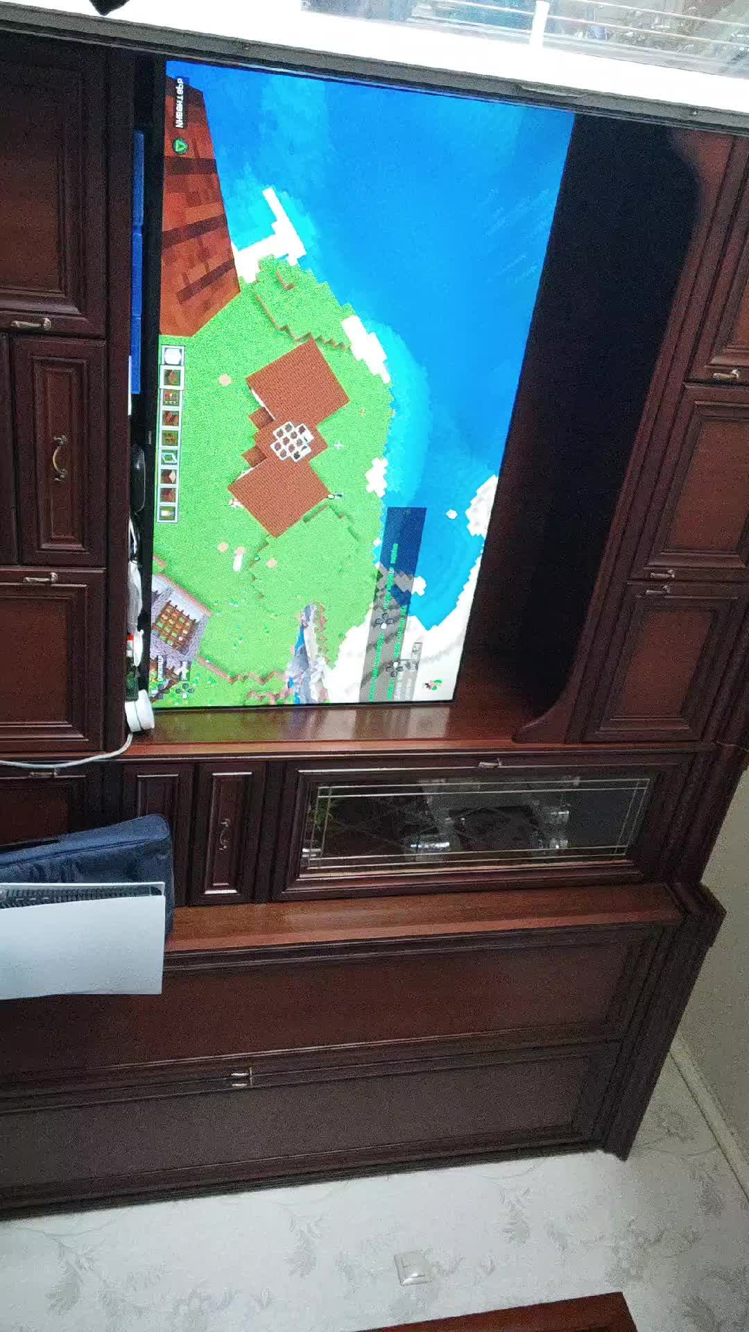 продолжаем играть и строить