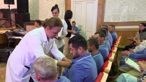 Бойцам, которые восстанавливаются после ранений в госпитале имени Мандрыка, вручили госнаграды.