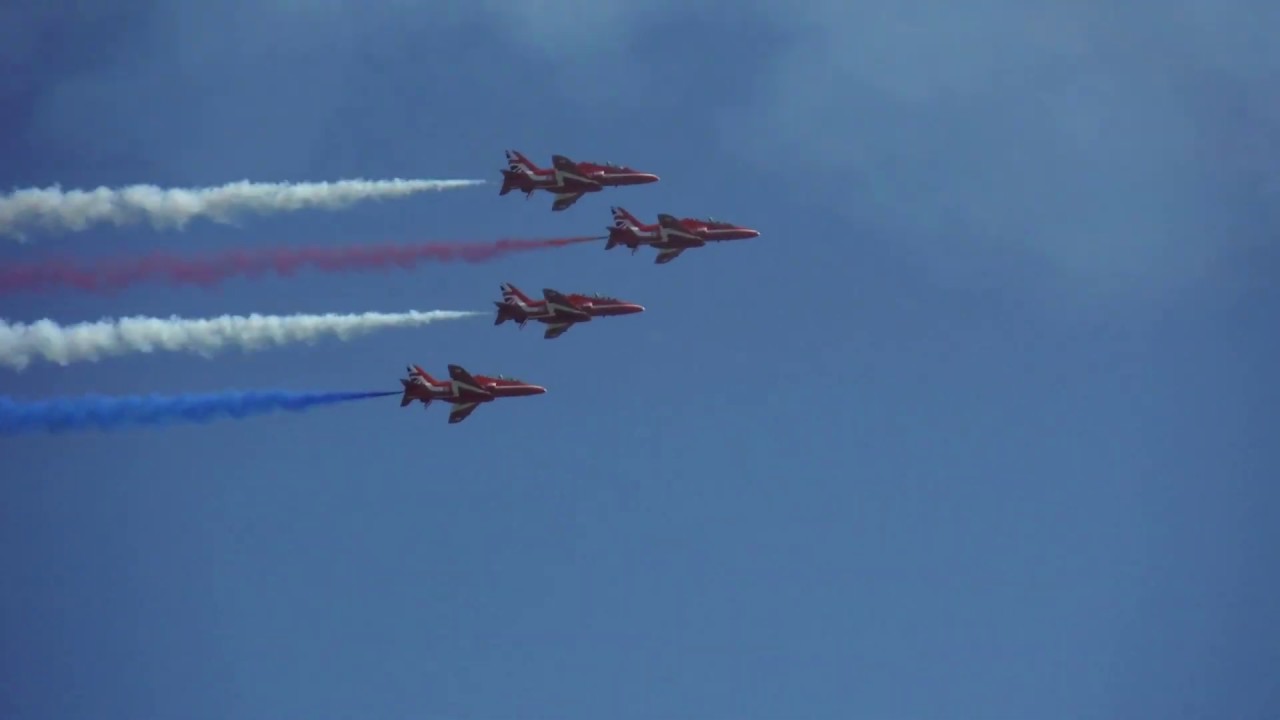 RAF Red Arrows over Folkestone 2019 (2) смотреть онлайн