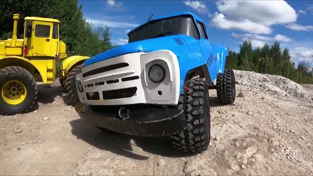 RC Кировец с плугом против ЗИЛ 1000 сил смотреть онлайн