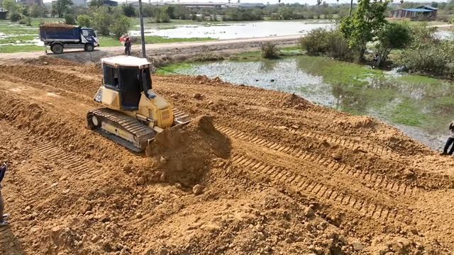 Amazing ProjectFull video The Project Filiing Soil Complet 100% By Bulldozer Komatsu And DumpTruck смотреть онлайн