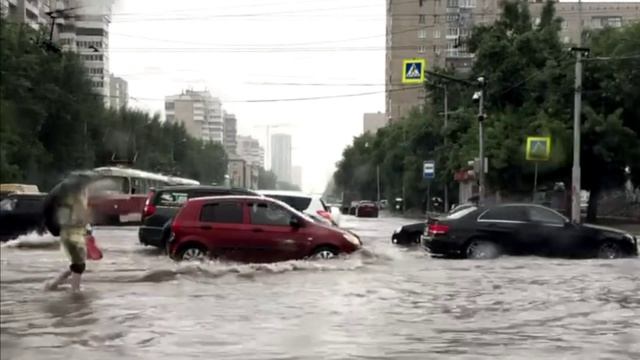 Сильный потоп после ливня в Екатеринбурге