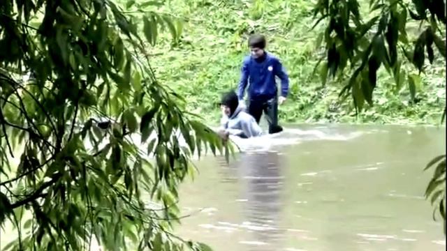 Люди в Екатеринбурге пробираются домой