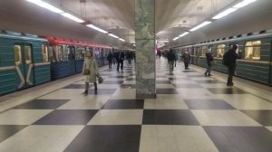 Станция метро Братиславская интерьер, пассажиры, поезд Москва Фрагмент 44