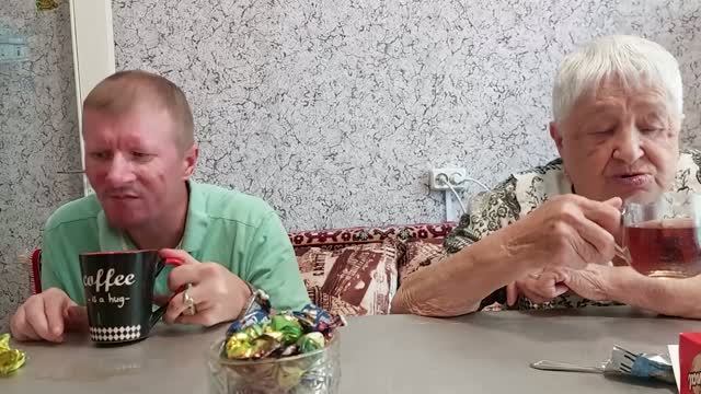 С Алексеем навестили Олесю Андреевну смотреть онлайн