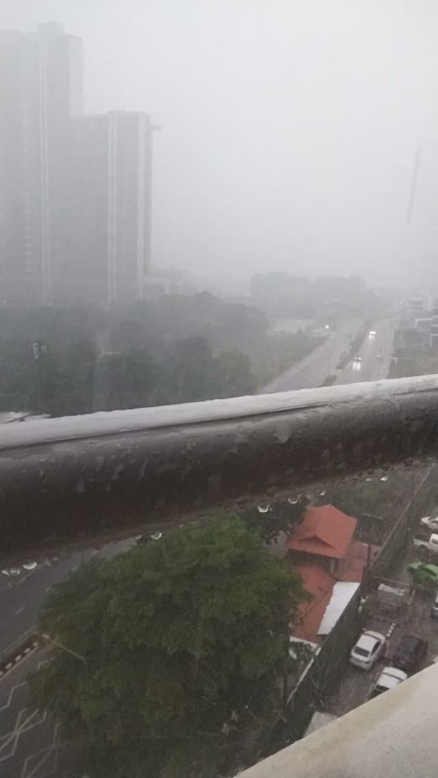 просто задождило. ливень, утро... джомтьен จอมเทียน jomtien
