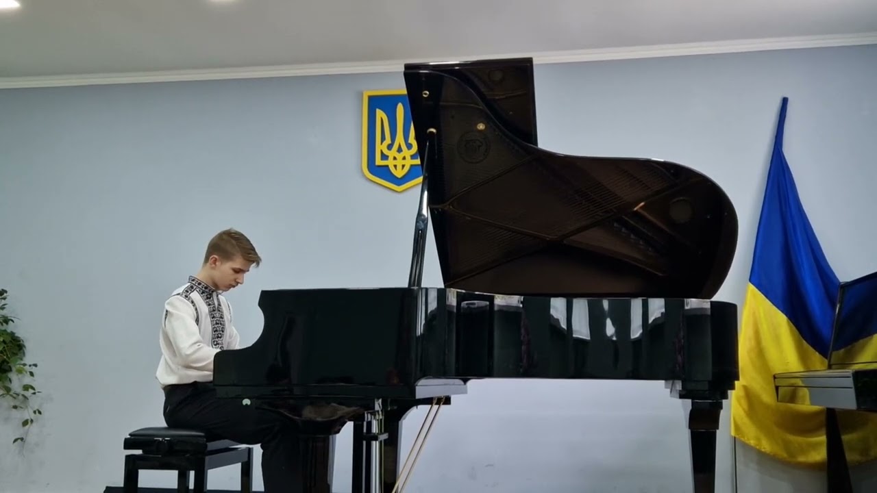 "Місяць на небі". Викон.-В'ячеслав Мартинишин смотреть онлайн