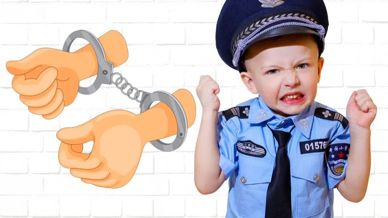 Никита играет в полицию