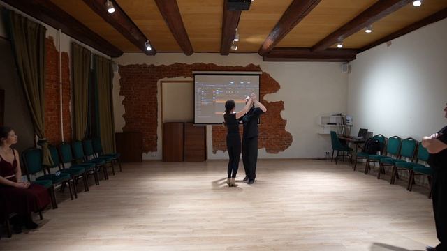 На ковре из жёлтых листьев Вальс смотреть онлайн