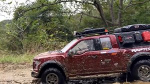 🔥Игрушечная машина Ford Raptor 🔥Испытание по бездорожью 💪Ouff-road 4x4.Фильм для детей и взрослых