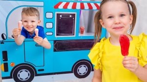 Я КУПИЛ ГИГАНТСКОЕ МОРОЖЕНОЕ С КЛУБНИКОЙ?! Безумный челлендж сладостей! 🍦🍓 (0:13)