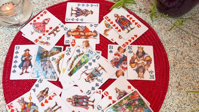 Червонная дама. Гадание на игральных картах смотреть онлайн