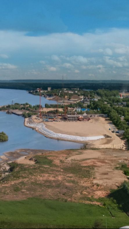 Строительные площадки на набережной Гребного канала. ГК "Левел Групп" и ГК "Глоракс" // Июнь 2026