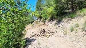 BULLDOZER ROAD CONSTRUCTION STRUGGLE IN A CLIFF-EDGE HIGH FOREST AREA： AN ENJOYABLE ROADWORK PROJECT