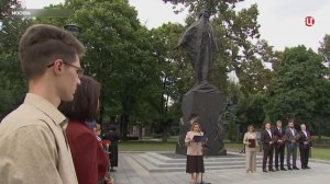 В Москве возложили цветы к монументу Гавриила Державина