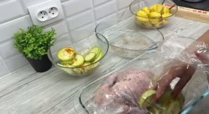 Можно ли запекать мясо в полиэтиленовом рукаве?