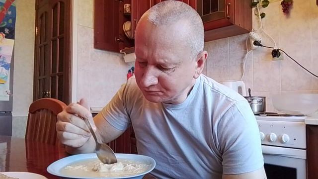 На улице жара, а я ем супчик. смотреть онлайн