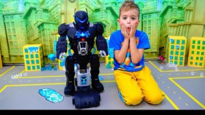 🍿 Влад и Никита играют с игрушкой Bat Tech BatBot и спасают город