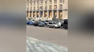 Ситуация в желто-синем дурдоме. Полиция под прикрытием наблюдает, чтобы плебс послушно стоял.