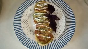 Кабачковые оладьи с укропом и чесноком.