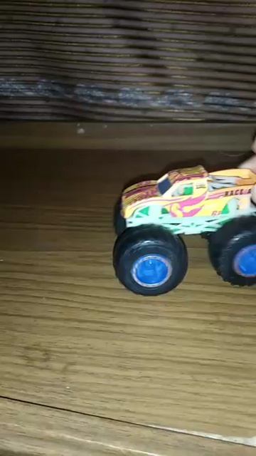RACE ACE GLOW IN THE DARK | Hot Wheels monster trucks GLOW IN THE DARK