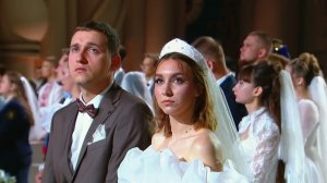 В День семьи, любви и верности влюбленные пары по всей стране стараются заключить браки.