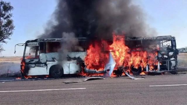 Дрон ВСУ атаковал автобус, ехавший из Краснодара в Мелитополь В нём было 11 мирных граждан. смотреть онлайн