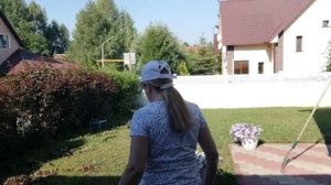Сегодня с Валерой решили заняться стрижкой живой изгороди. На ужин картошечка с салатиком!