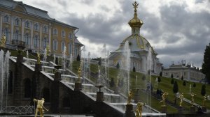 Хот-доги со вкусом имперской роскоши: как Петергоф бьет по карману туристов